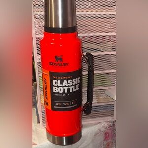 Stanley The Legendary Vacuum-Insulated Classic Bottle - 1.5 qt.